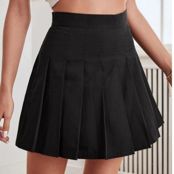 pleated mini skirt trending preppy black - Picture 2 of 5